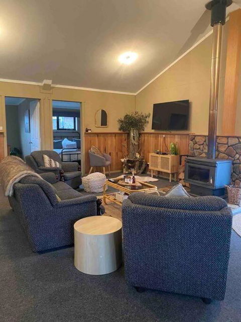 Great Lakes Wilderness Three Bedroom Home - Dalby Accommodation 0