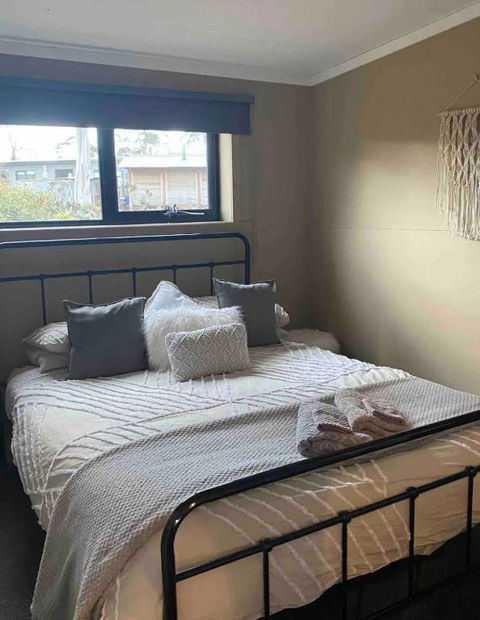 Great Lakes Wilderness Three Bedroom Home - Dalby Accommodation 2