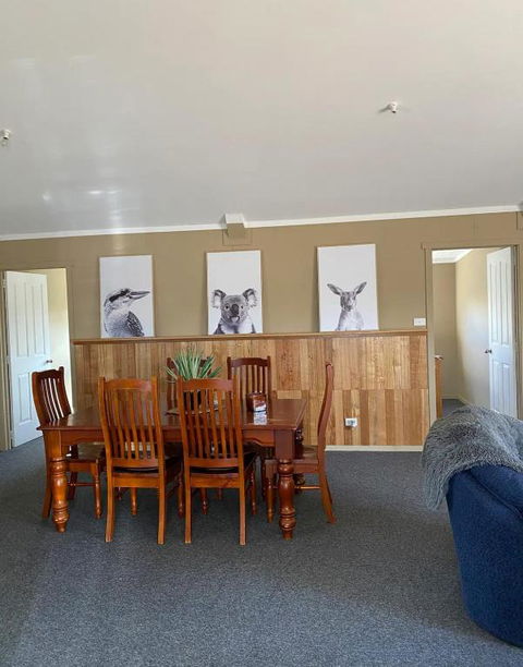 Great Lakes Wilderness Three Bedroom Home - Dalby Accommodation 1