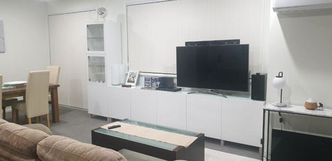 GREENWAY WATERS 2 Bed Apartment - Dalby Accommodation 4
