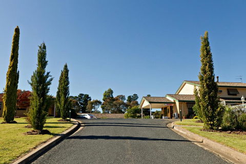 Hilltops Retreat Motor Inn - Dalby Accommodation 0