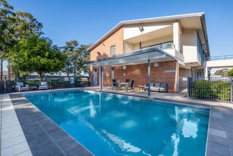 Hawkesbury Race Club Motel - Dalby Accommodation 3