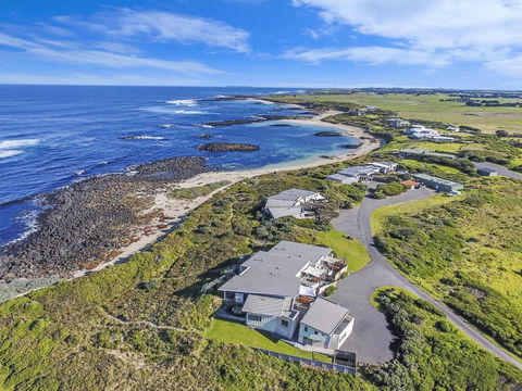 Hearns Beachside Villa 3 - Dalby Accommodation 1