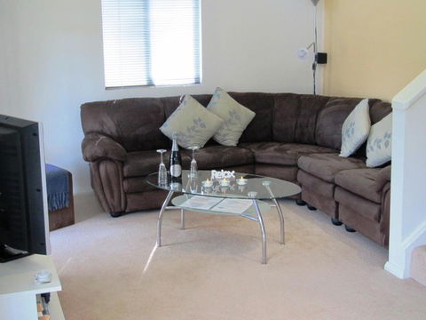 Hidden Grove Retreat - Dalby Accommodation 2
