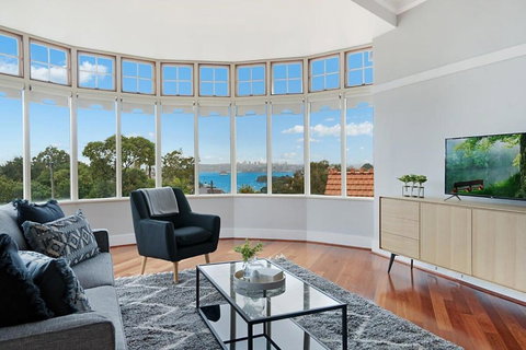 Huge Harbour View Apartment In Historic Home - Dalby Accommodation 0