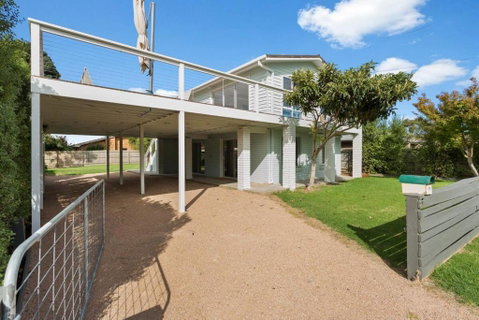 Imollu Beach House 5-Bed 2 5-Bath - Dalby Accommodation 0