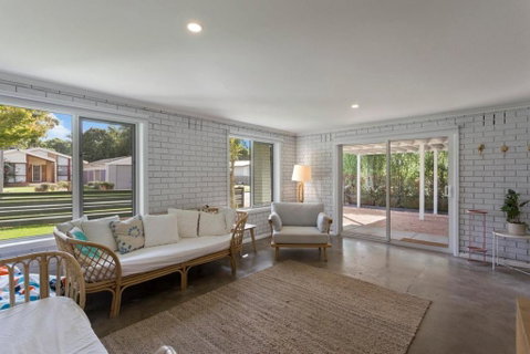 Imollu Beach House 5-Bed 2 5-Bath - Dalby Accommodation 3