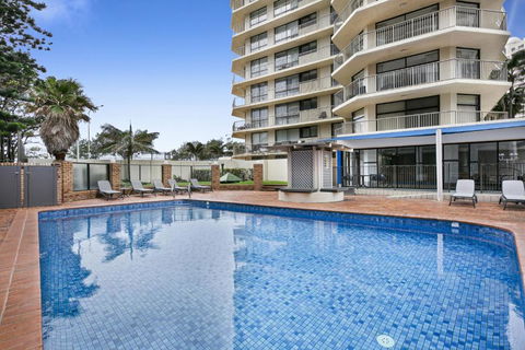 Impeccable Oceanfront 2-Bed With BBQ, Views & Pool - Dalby Accommodation 3