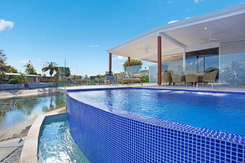 INCREDIBLE VALUE - Perfect For Large Families - Dalby Accommodation 0