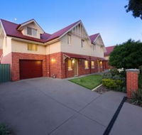 Albury Suites - Schubach Street - Dalby Accommodation