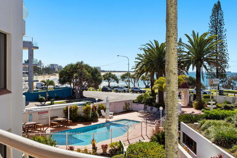 Alex Headland Beachfront - Dalby Accommodation 3