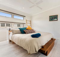Alice's Palace 2-minute walk to lifeguard patrolled surf beach - Dalby Accommodation