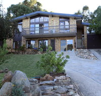Alpine Apartment - Great location with views of Lake Jindabyne - Dalby Accommodation