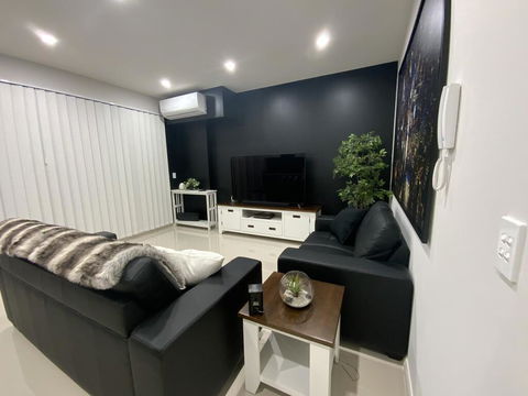 Amazing New Apartment Penrith, Prime Location - Dalby Accommodation 2