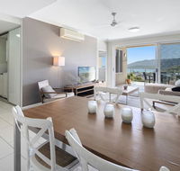 Amazing Ocean views Pool Award winning location Airlie Beach - Dalby Accommodation