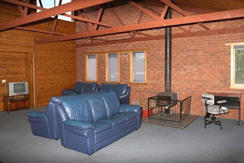Apollo Bay Backpackers Lodge - Dalby Accommodation 1