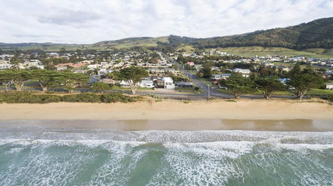 Apollo Bay Beach House - Dalby Accommodation 1