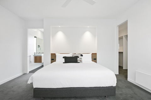 Apollo Bay Beach House - Dalby Accommodation 3