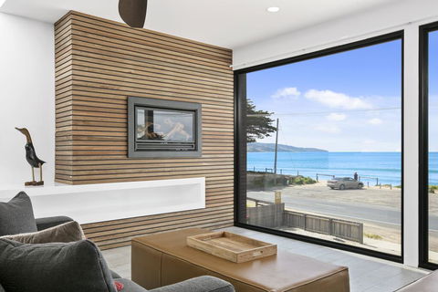Apollo Bay Beach House - Dalby Accommodation 0