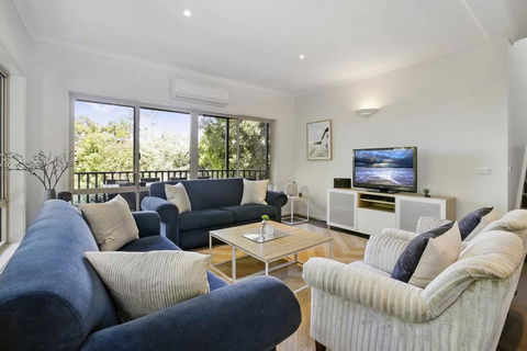 APOLLO BAY HOLIDAY HOUSE - Walk To Beach + Wifi - Dalby Accommodation 0