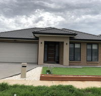 Apple House Upper Point Cook - Dalby Accommodation