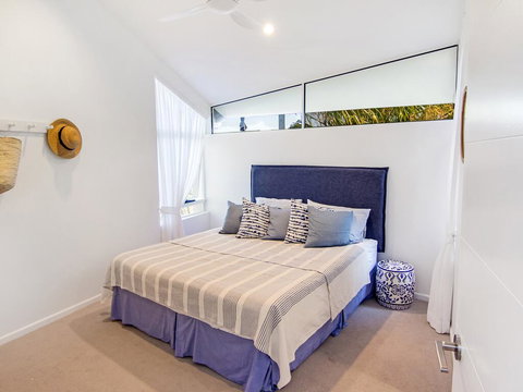 Aqua Promenade Beachfront Holiday Apartments - Dalby Accommodation 3