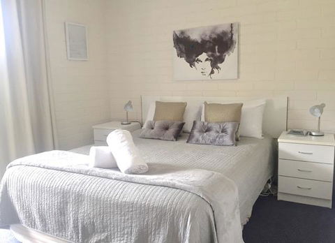 Aquarius Batehaven - Dalby Accommodation 0