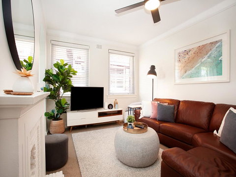ART DECO DELIGHT-hosted By:L'Abode - Dalby Accommodation 2