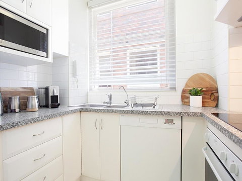 ART DECO DELIGHT-hosted By:L'Abode - Dalby Accommodation 3