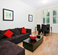 Art Deco in the Cul-de-Sac - Spacious Executive 1BR Potts Point Apartment in Quiet Cul-de-Sac - Dalby Accommodation