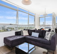 As the Sun Sets - Modern and Spacious 2BR Zetland Apartment Facing the Setting Sun - Dalby Accommodation