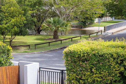 Luxury & Poolside Bliss Near Beach - Dalby Accommodation 3