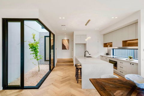 Luxurious Getaway For Big Groups - Dalby Accommodation 1