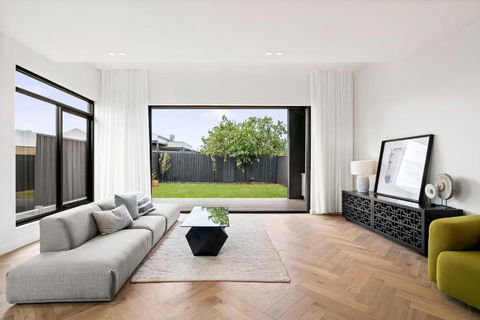 Luxurious Getaway For Big Groups - Dalby Accommodation 2