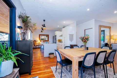 Luxury Farm House On 20 Acres - Sleeps 22 - Dalby Accommodation 1