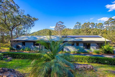 Luxury Farm House On 20 Acres - Sleeps 22 - Dalby Accommodation 2