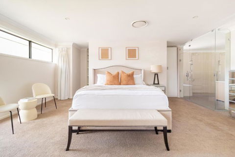 Luxury Spacious 5 Bedroom Family Modern Villa Sleeps 10 - Dalby Accommodation 0