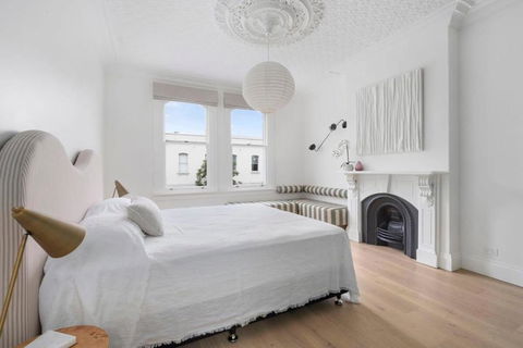 Luxury Designer Redfern House - Dalby Accommodation 3