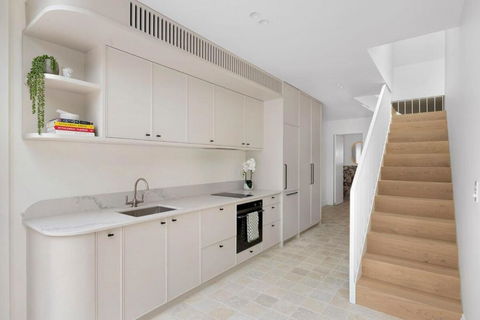 Luxury Designer Redfern House - Dalby Accommodation 2