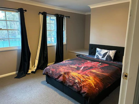 Luxury House 5 Bedrooms - Dalby Accommodation 3