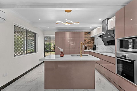 Luxury Living 2B2B In Southern Brisbane Parking - Dalby Accommodation 0