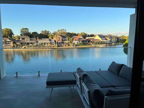 Luxury On The Lake - Dalby Accommodation 0