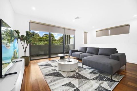 Luxury Retreat & Spacious 4BR House In Willoughby - Dalby Accommodation 3