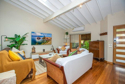 Luxury Retreat Home - 4bed House W/Parking - Mins From CBD - Dalby Accommodation 2