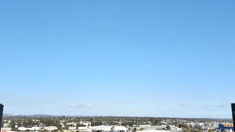 M-city Apartment - Executive Twin King Ensuites - Fully Equipped - Free Parking, Fast Wifi, Smart TV, Netflix, Complementary Drinks & Amenities - M-city Shopping Centre Clayton 3168 - Dalby Accommodation 1