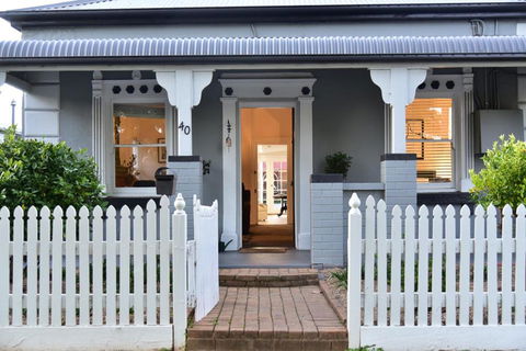 Macleay Cottage With Plunge Pool And Local Arts - Dalby Accommodation 2