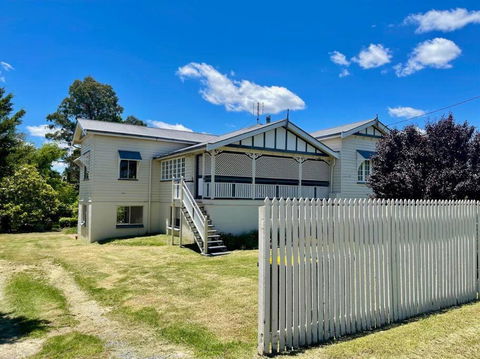 MAGNOLIA HOUSE ON THE CREEK - STANTHORPE - Dalby Accommodation 0