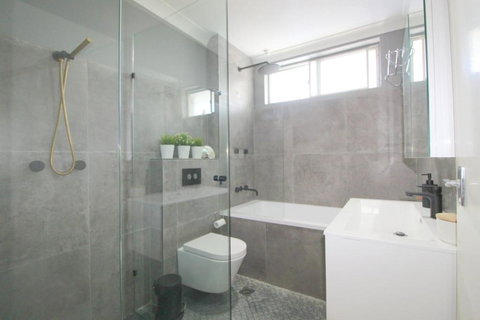 Main Stay 8, 1 Main Street - Dalby Accommodation 3