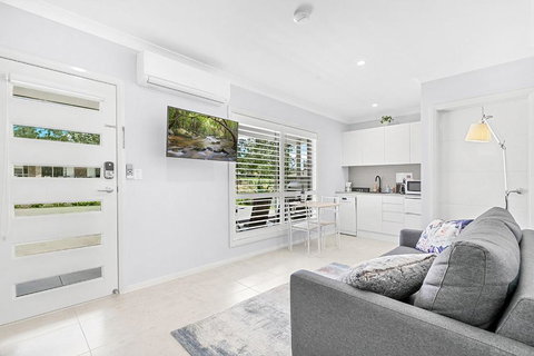 Mala Retreat, Shiraz Suite 5 Star Immaculate And Comfortable - Dalby Accommodation 3