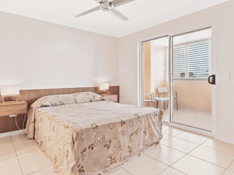 Malibu Apartments Unit 1 And 2 - 5 Oak Street - Dalby Accommodation 1